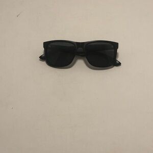 Foster Grant Classic Black Sunglasses
